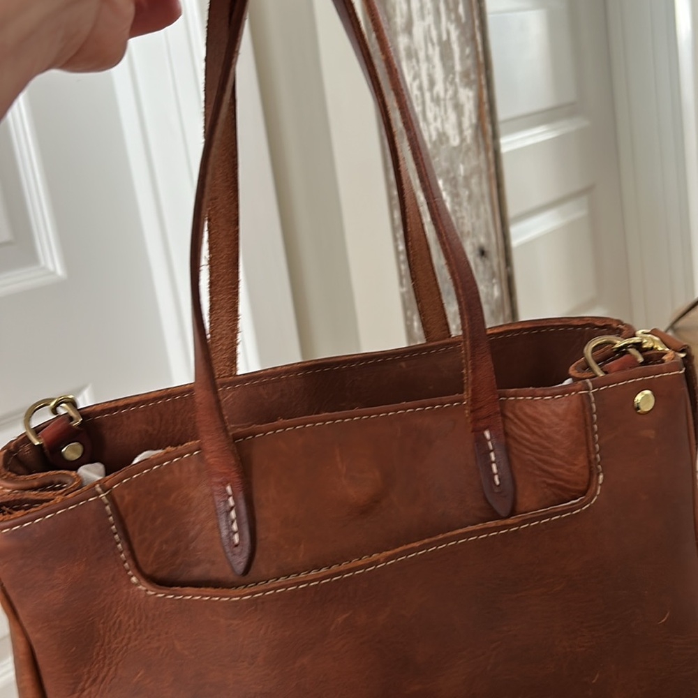 Overland Leather Handbag/Crossbody - Picture 4 of 15